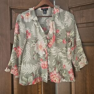 Jones New York Sage Green Floral Button-Front Blouse